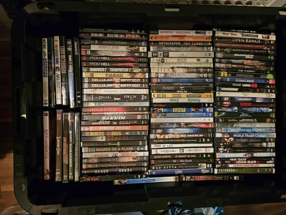 Huge Lot of DVDs image indicator(2)