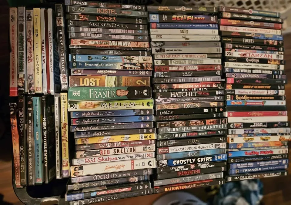 Huge Lot of DVDs image indicator(3)
