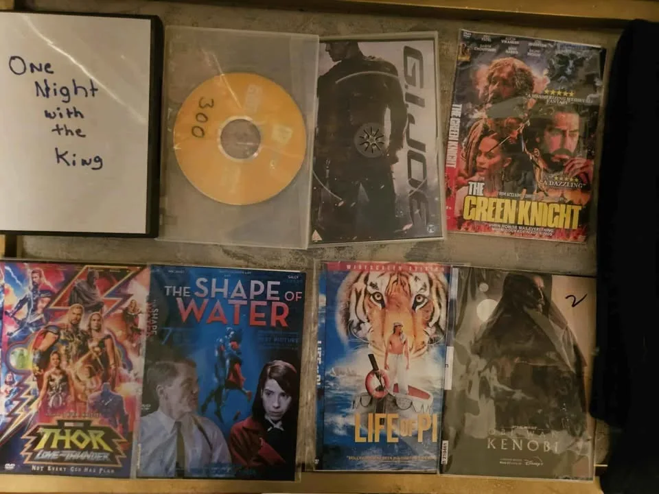 Huge Lot of DVDs image indicator(4)