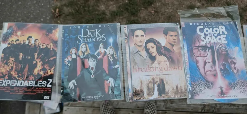 Huge Lot of DVDs image indicator(6)