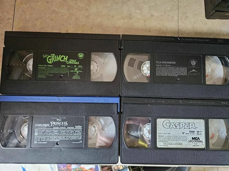 VHS movies - no cases image indicator(4)