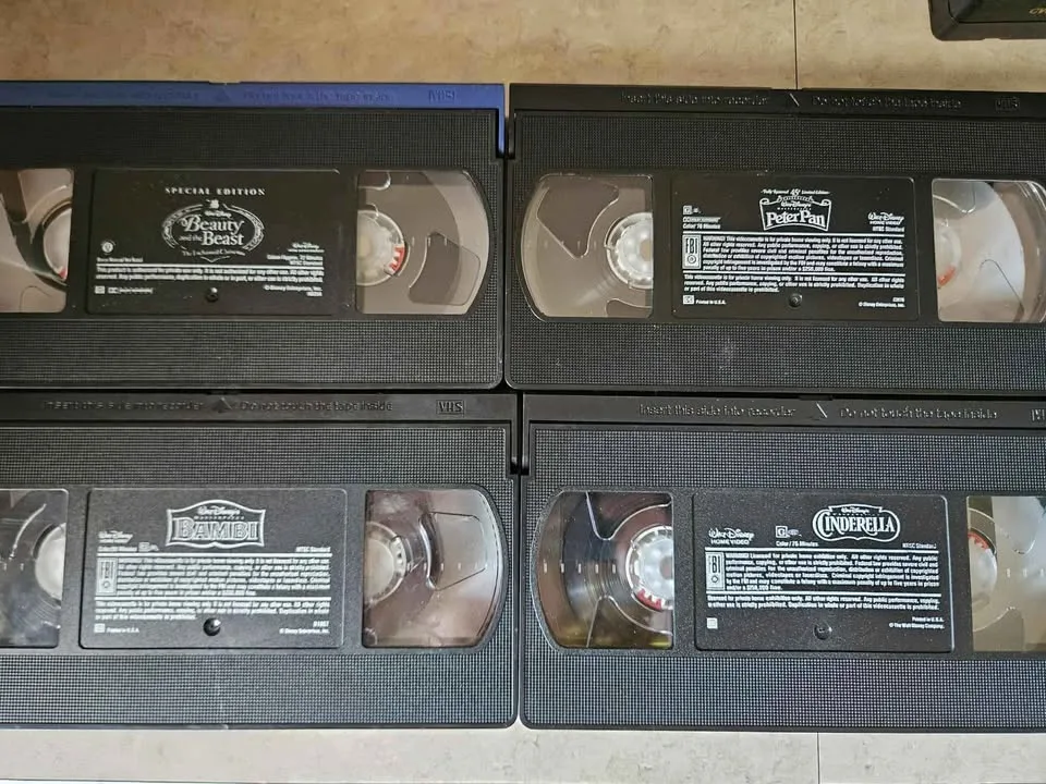 VHS movies - no cases image indicator(5)