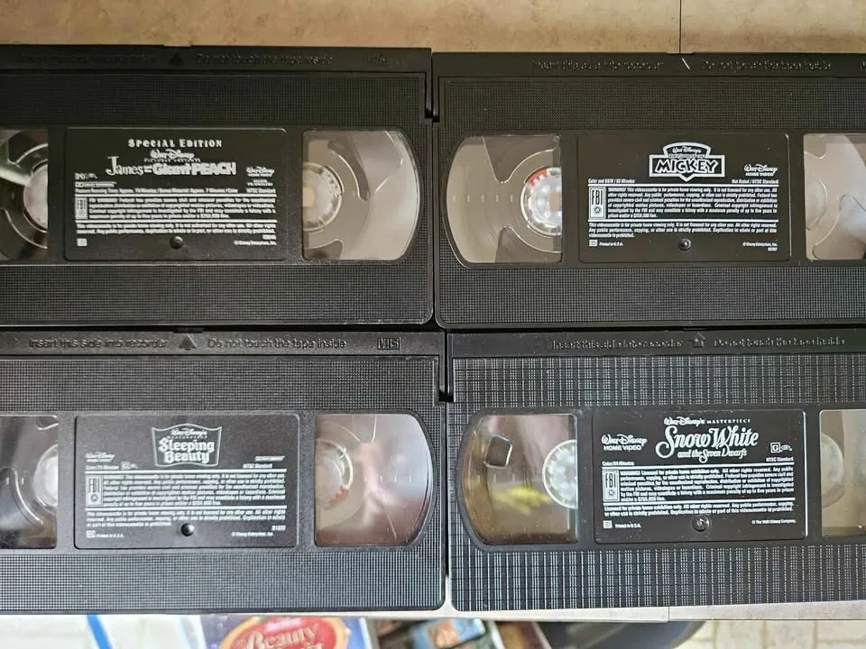 VHS movies - no cases image indicator(6)
