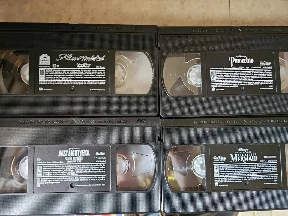 VHS movies - no cases image indicator(7)