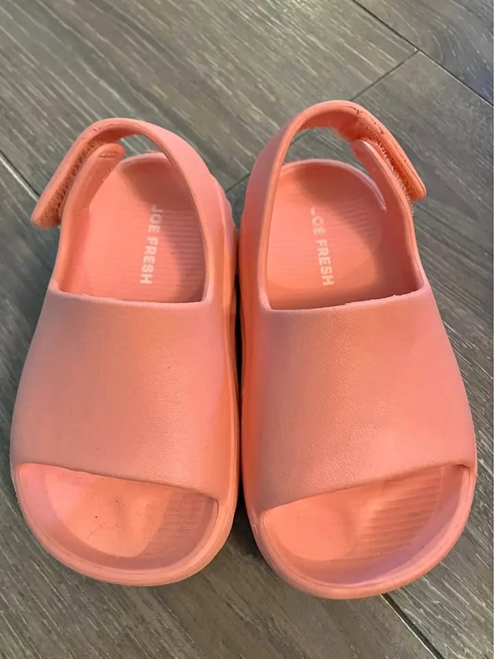 Joe Fresh Sandals - 6T/7T