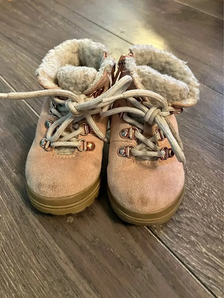 baby girl fleece lined boots - size 4T/5T