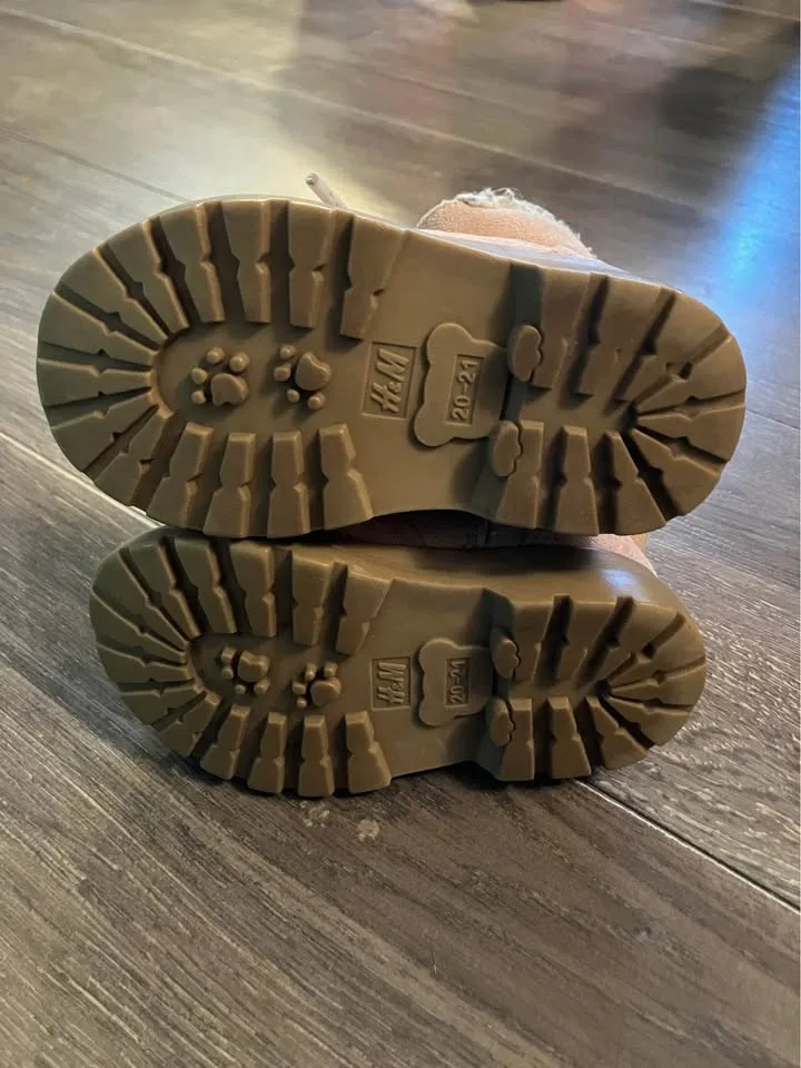 baby girl fleece lined boots - size 4T/5T image indicator(4)