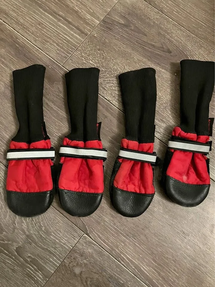 Muttluks Dog Winter Boots - size Medium