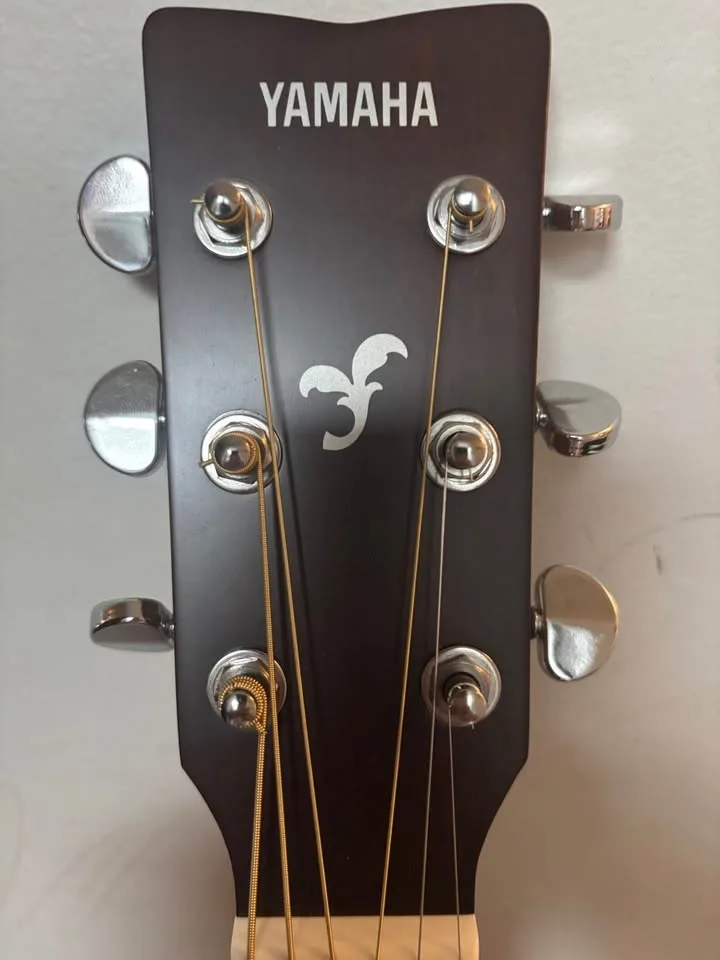 NEW YAMAHA FG800 guitar case and tuner included image indicator(6)