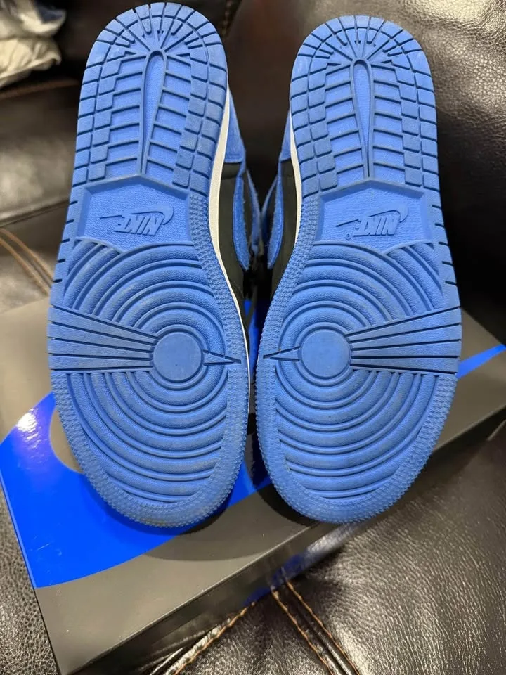 Air Jordan one retro high OG youth size 7 image indicator(2)