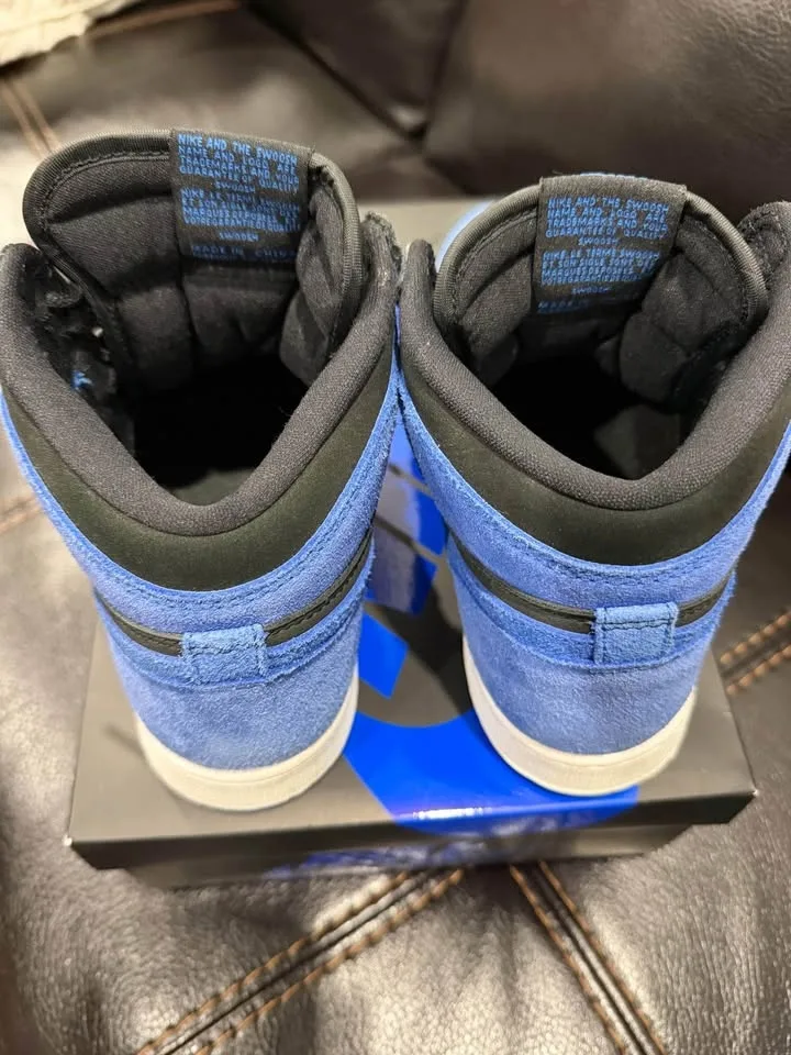 Air Jordan one retro high OG youth size 7 image indicator(3)