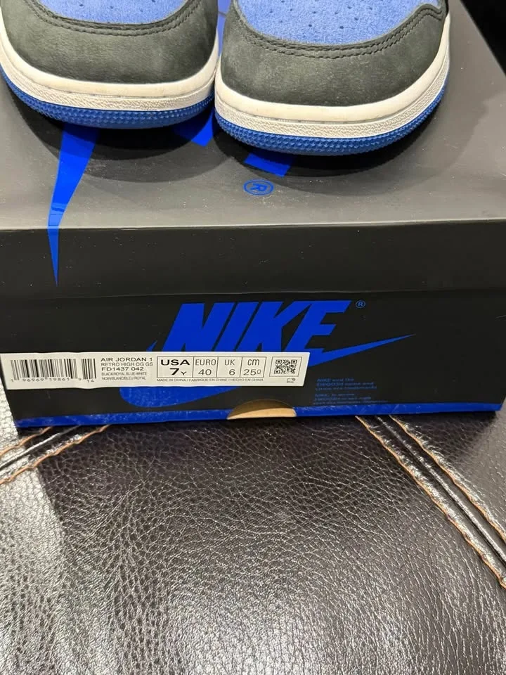 Air Jordan one retro high OG youth size 7 image indicator(5)