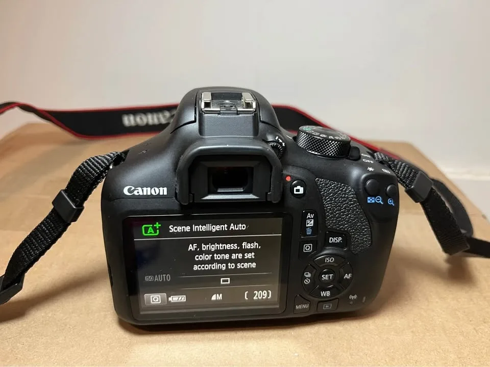 Canon Rebel T6 + 18–55mm Kit Lens + Bag (Mint Condition) image indicator(3)
