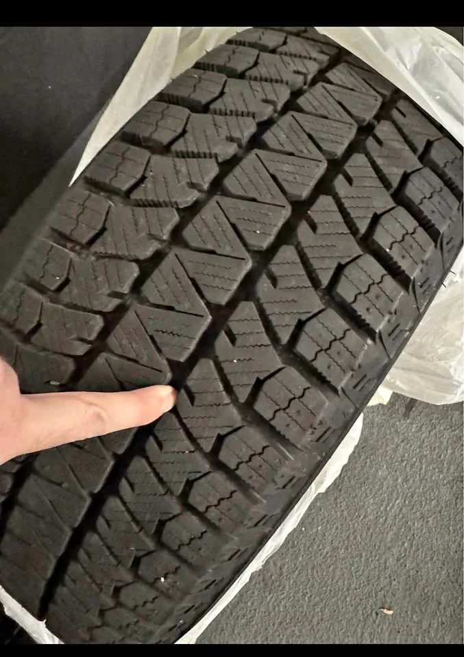 Winter tires Bridgestone Blizzak WS90 215/60R17 96T