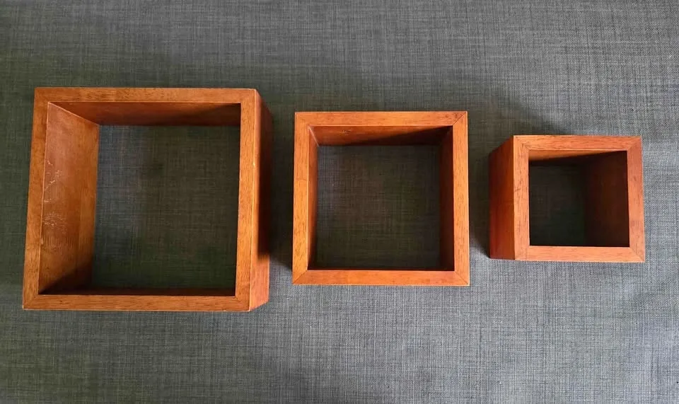 Wall hanging shelves