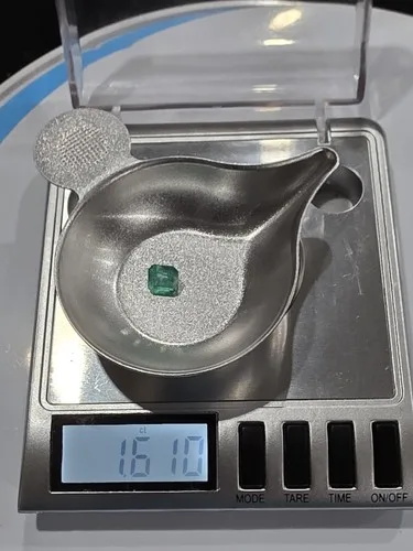 Natural Colombian Emerald Cut Emerald Green image indicator(7)