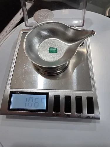 Rectangular Gemstones Emerald image indicator(6)