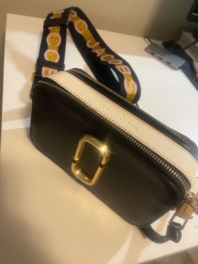 Marc Jacobs Crossbody image indicator(2)