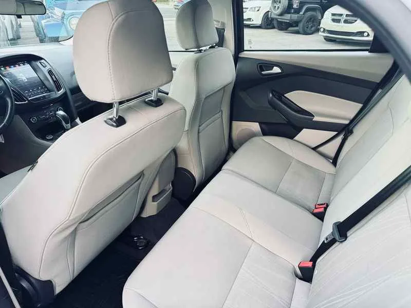 2015 Ford Focus image indicator(9)