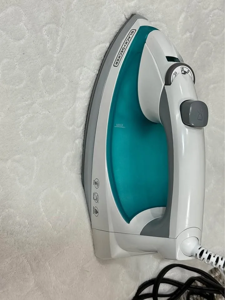 Black+Decker Steam Iron – Like New!