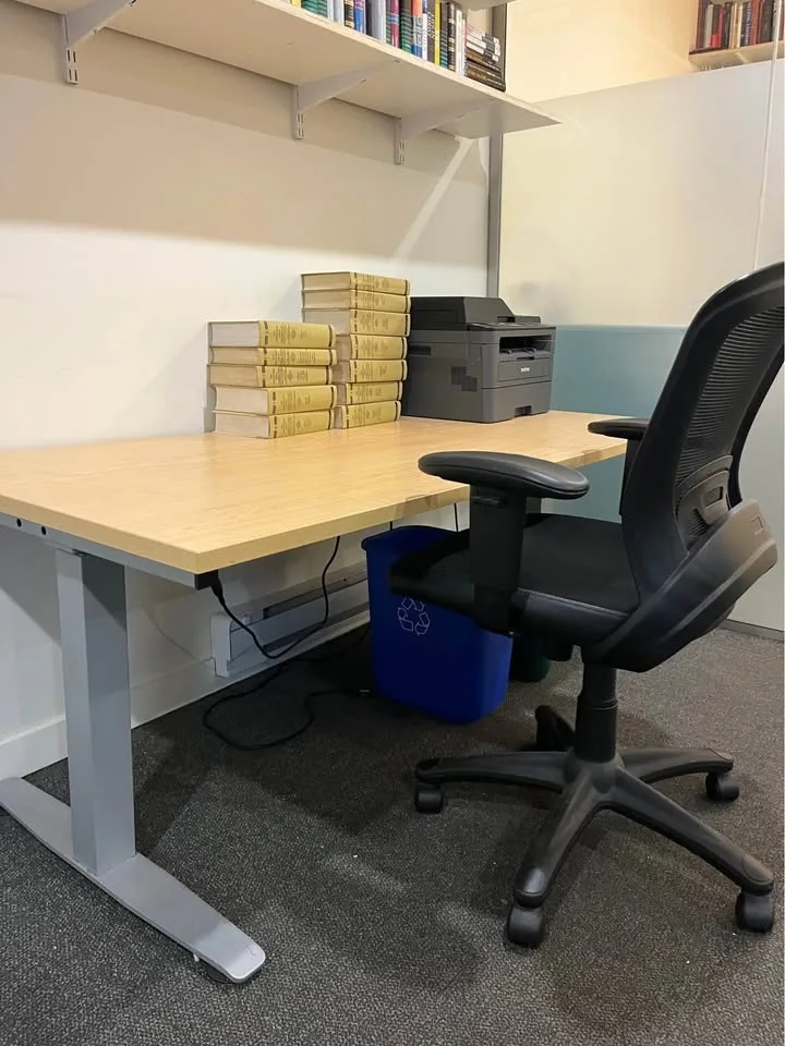 Office swivel chair on wheels image indicator(6)