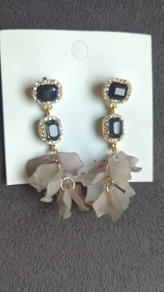 Brand New Women’s Earrings – Multiple Styles Available - photo 4