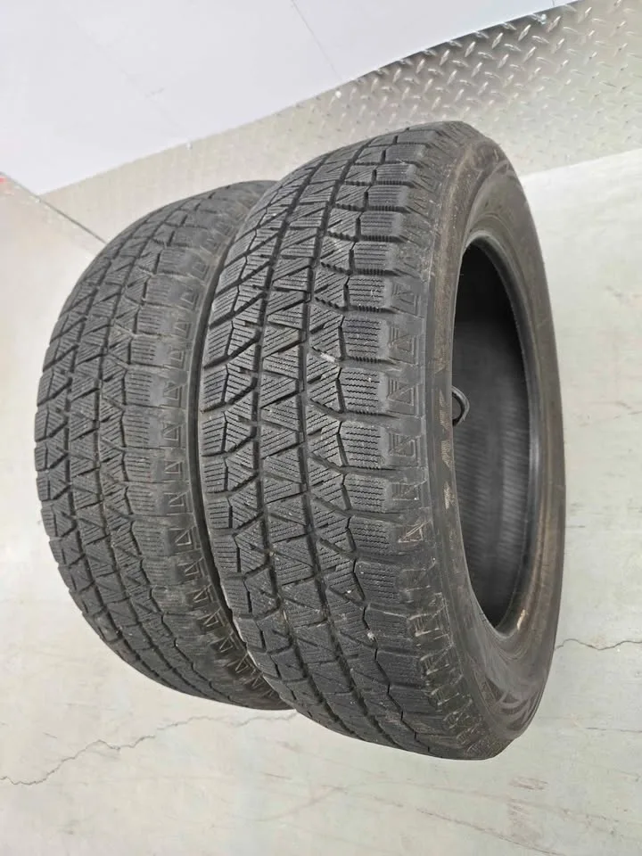 Bridgestone Blizzak Winter Tires- 195/60R16 image indicator(2)