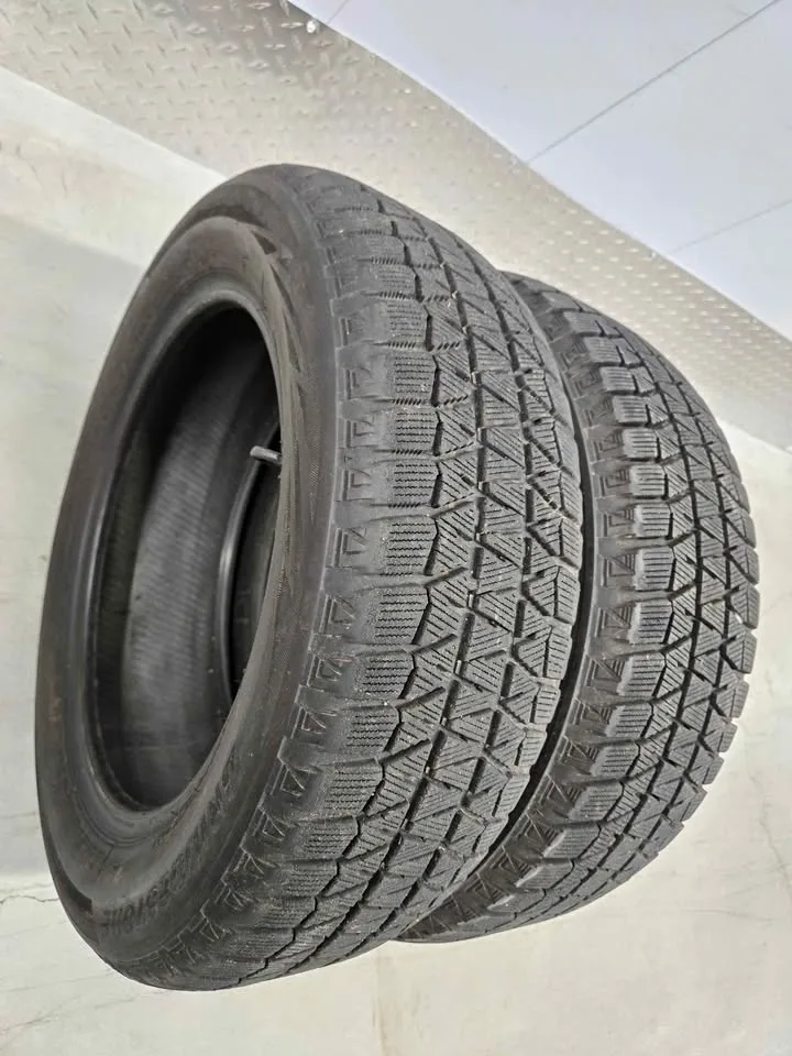 Bridgestone Blizzak Winter Tires- 195/60R16 image indicator(3)