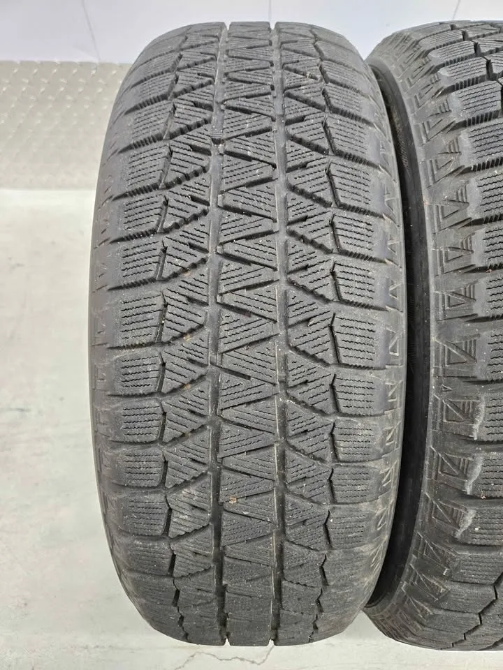 Bridgestone Blizzak Winter Tires- 195/60R16 image indicator(4)