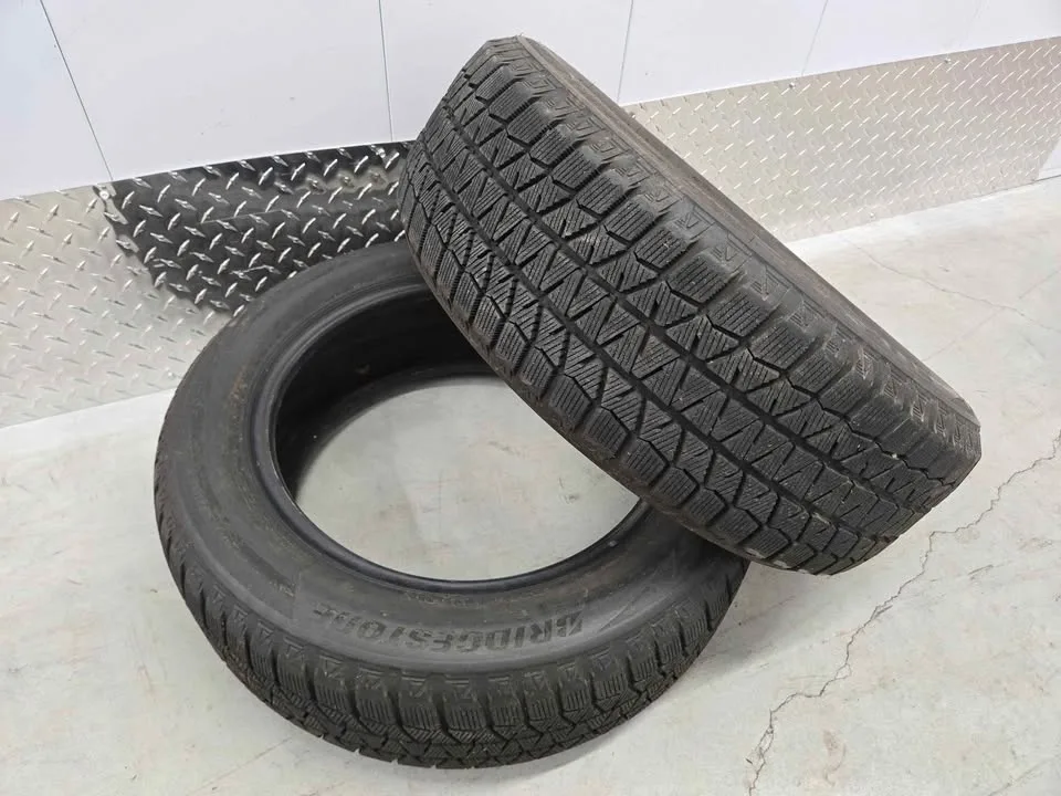 Bridgestone Blizzak Winter Tires- 195/60R16 image indicator(7)