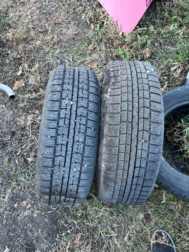 195 65 R15 Two Winter Tires On Aftermarket Rims image indicator(3)