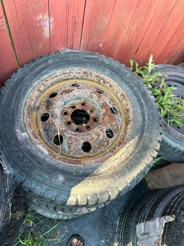 185 70 R14 Winter Tires On Rims image indicator(2)