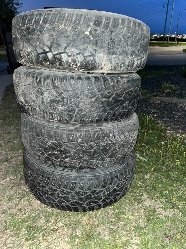 225 70 R16 Winter Tires On Rims image indicator(2)