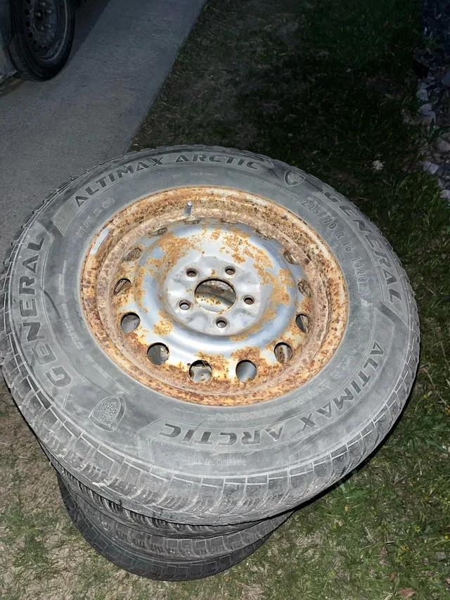 225 70 R16 Winter Tires On Rims image indicator(4)