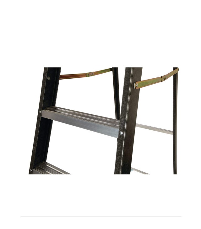 8 foot fibreglass ladder - photo 3