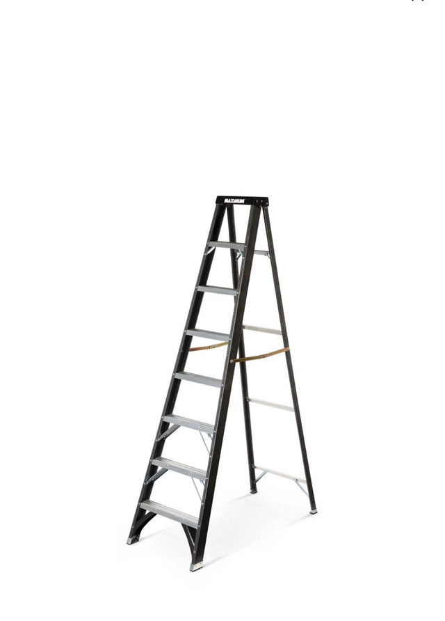 8 foot fibreglass ladder - photo 5