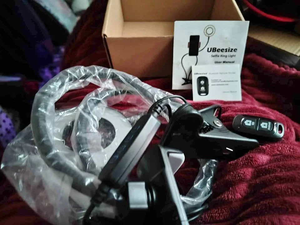 NEW USB UBEESIZE CLIPON READING LIGHT WITH REMOTE