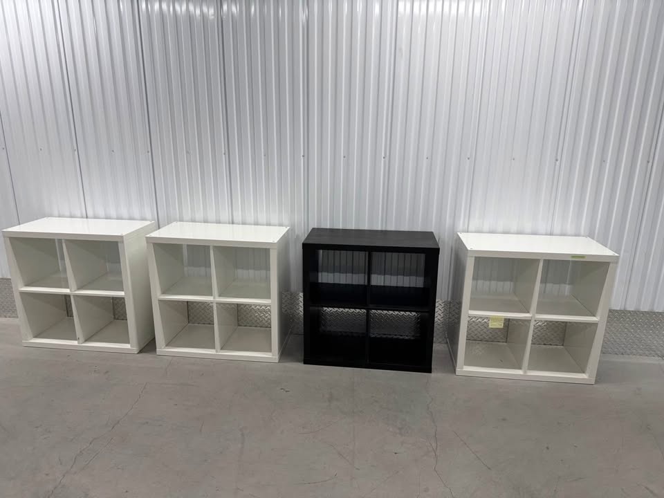 2 x 2 IKEA white high gloss kallax shelf unit - photo 3