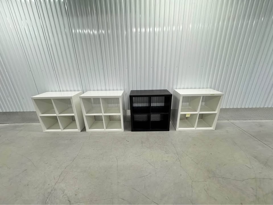 2 x 2 IKEA white high gloss kallax shelf unit - photo 4