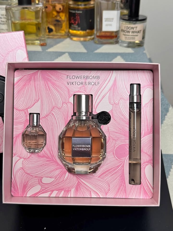 Viktor & Rolf Flowerbomb Perfume Gift Set