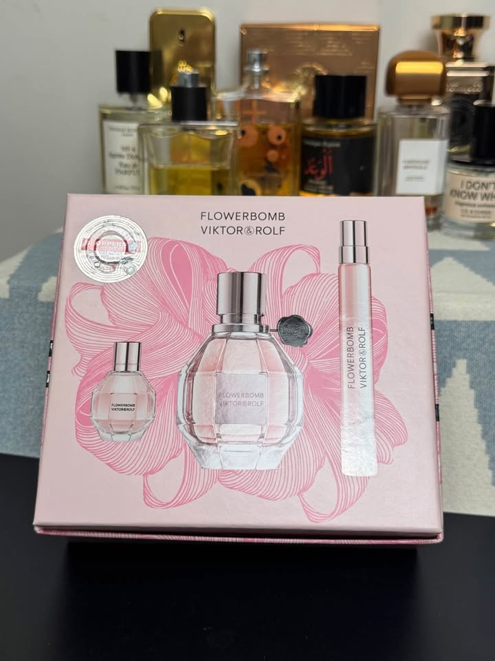 Viktor & Rolf Flowerbomb Perfume Gift Set - photo 2