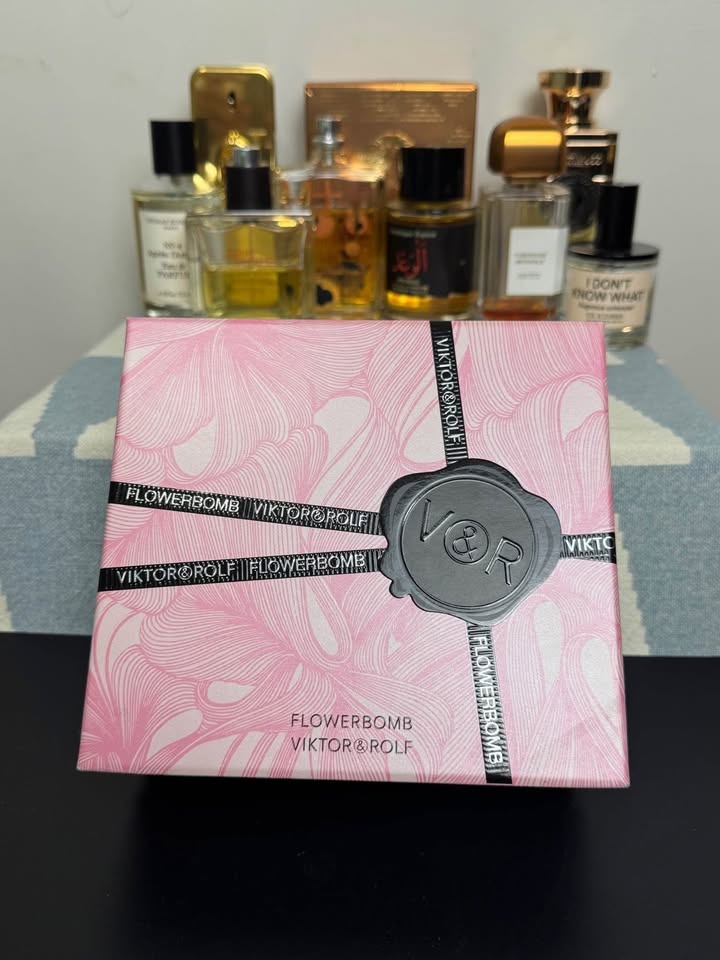 Viktor & Rolf Flowerbomb Perfume Gift Set - photo 3