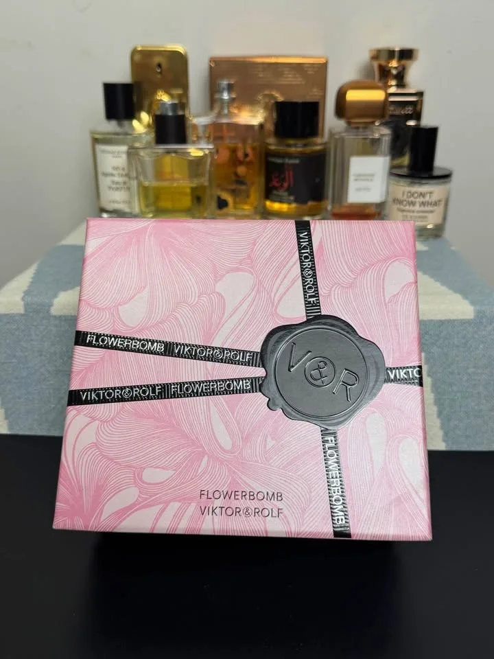 Viktor & Rolf Flowerbomb Perfume Gift Set image indicator(3)