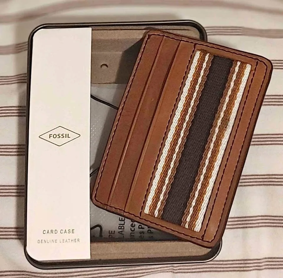 FOSSIL - Genuine Leather Card Case - New in Box!