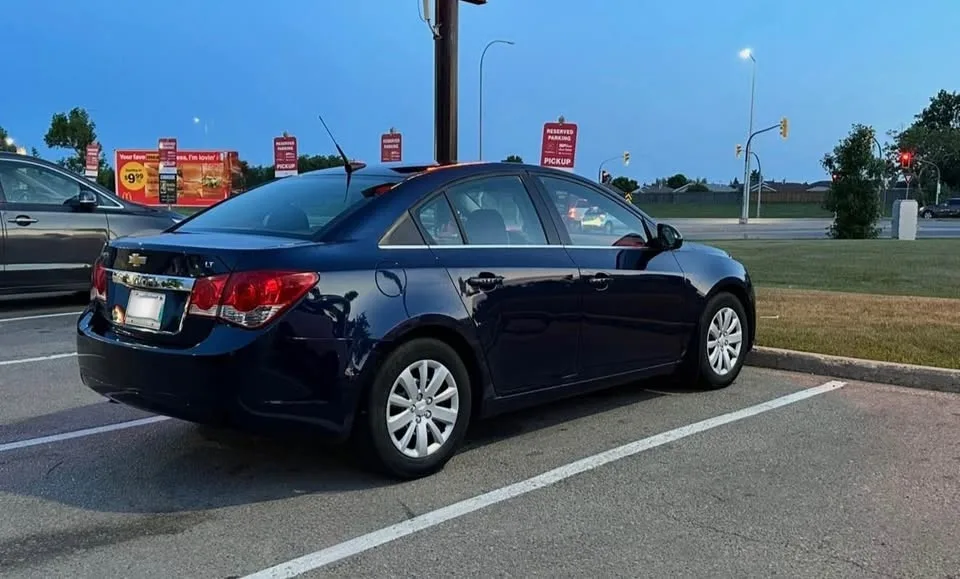 2011 Chevrolet Cruze image indicator(3)