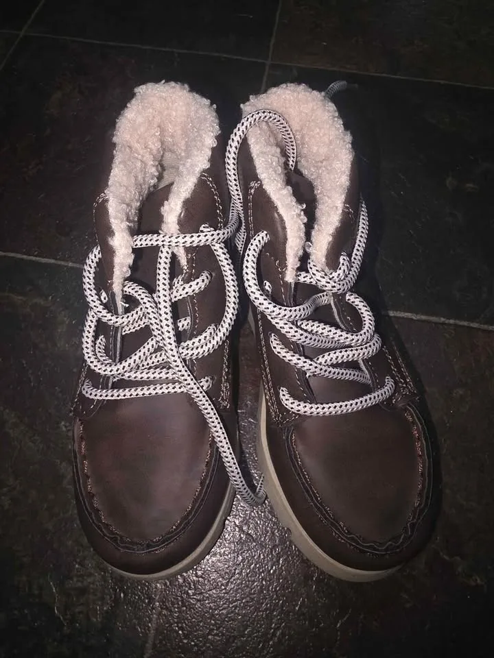 OshKosh B'Gosh Silvio Boot W/ Fur Toddler Sz 8C image indicator(4)