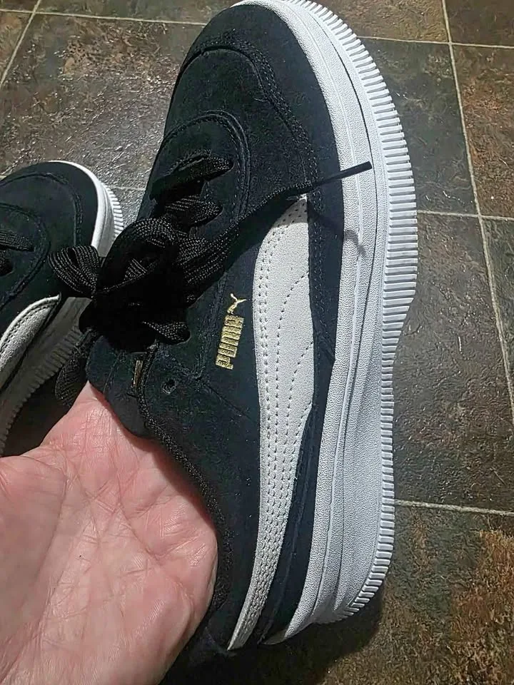 PUMA Suede Platform Sneakers size 8.5