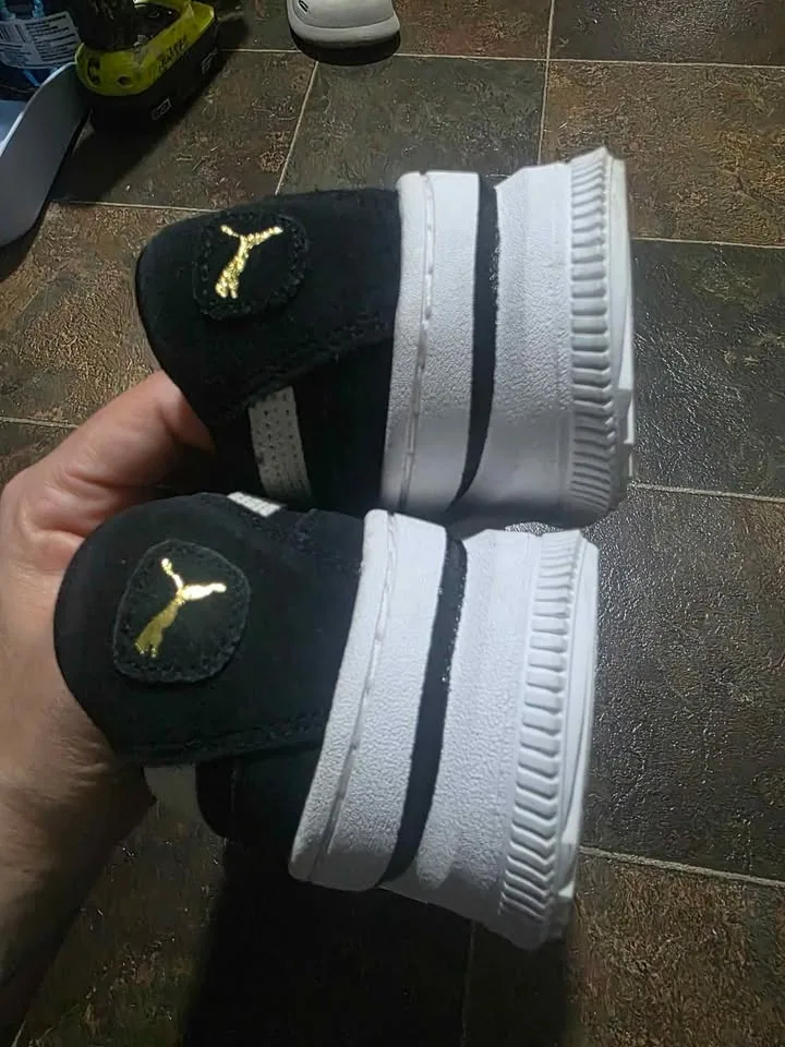 PUMA Suede Platform Sneakers size 8.5 image indicator(2)