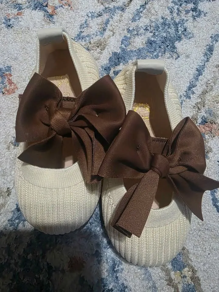 Baby girl shoes... 5c or 5t.. brown and pink image indicator(2)