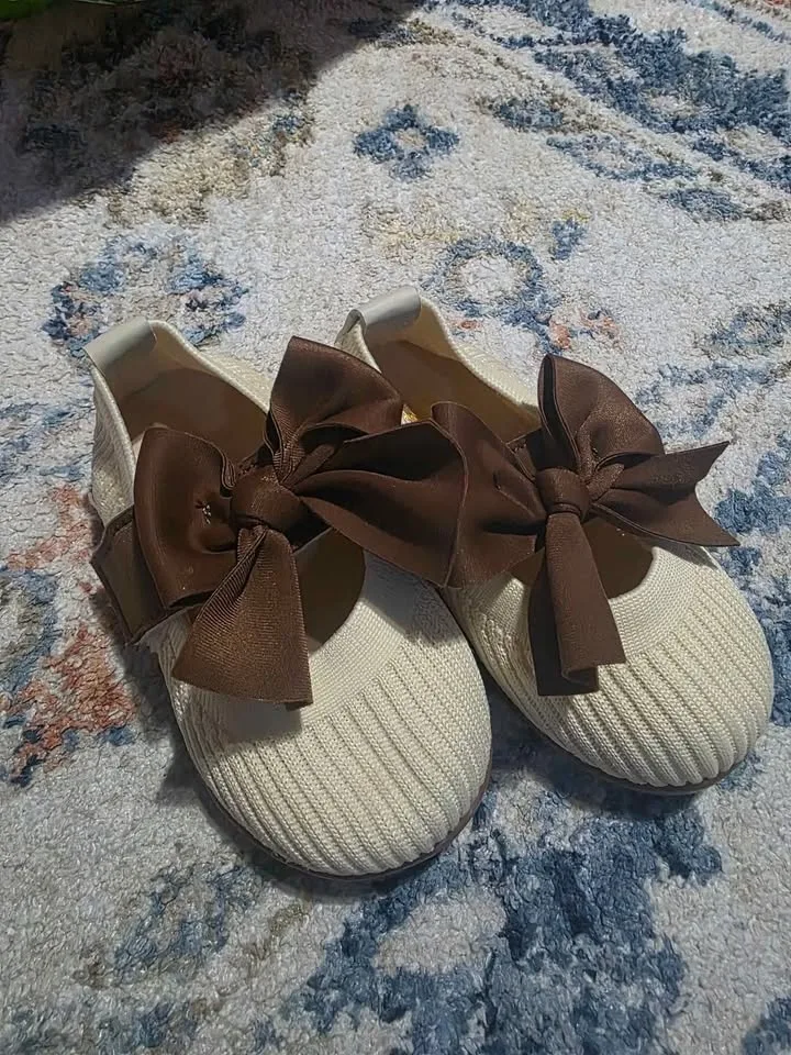 Baby girl shoes... 5c or 5t.. brown and pink image indicator(3)